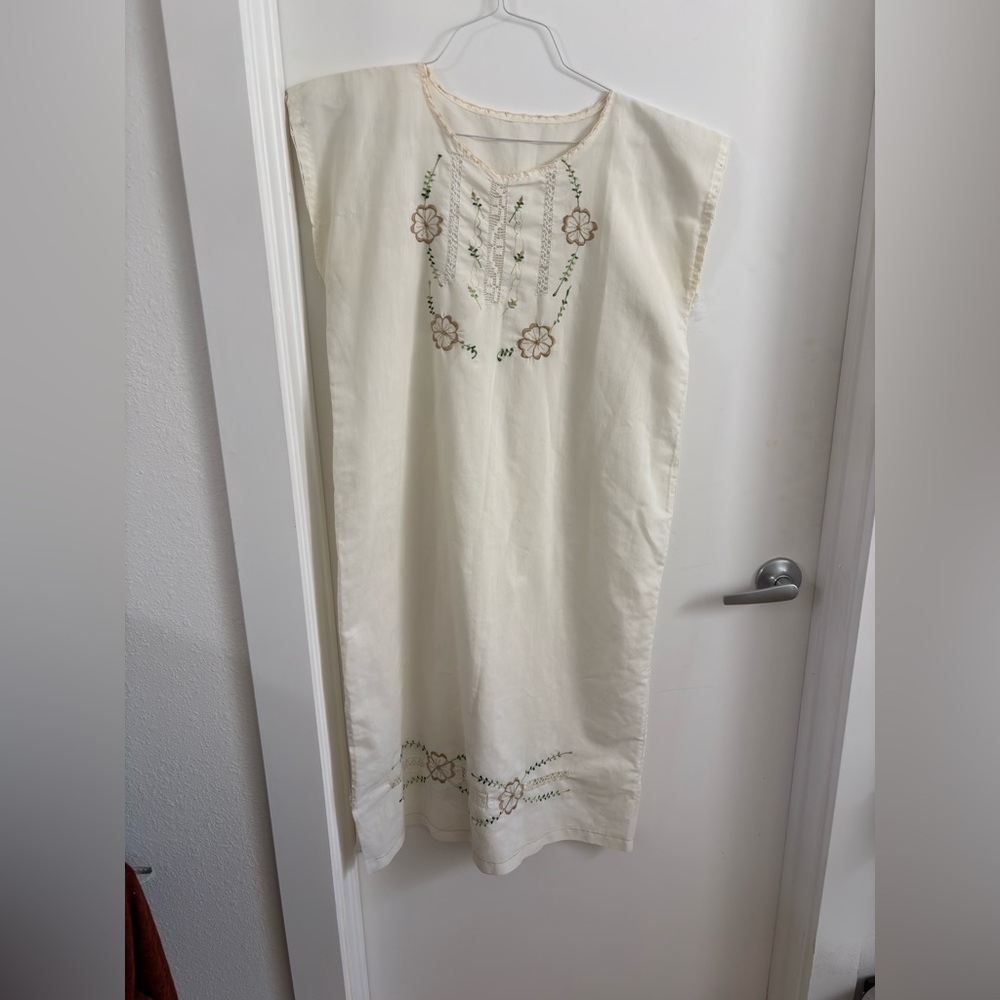 Embroidered floral Cream Sleeveless Dress